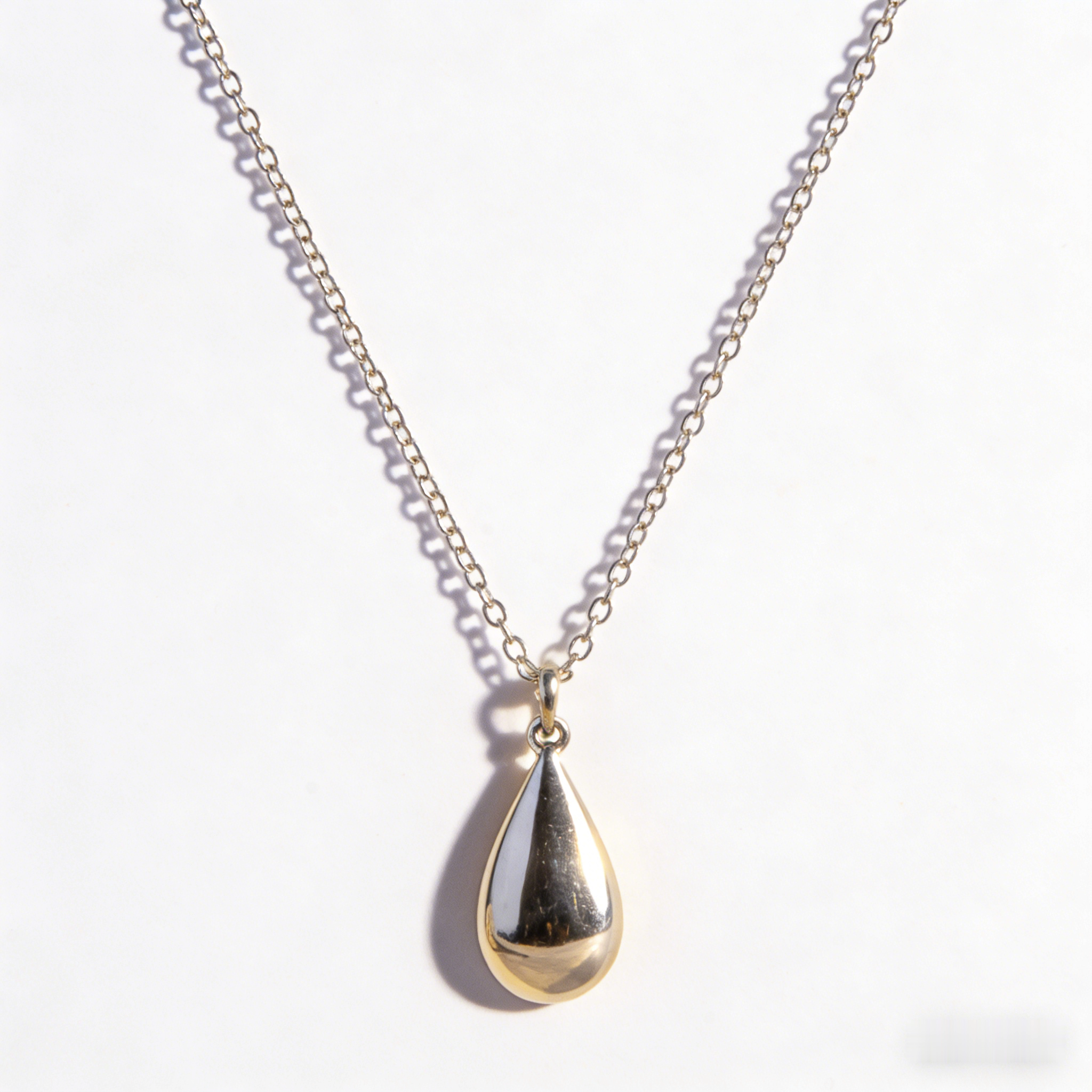 ☯️ "Two-Tone Teardrop Pendant Necklace" – Split Design | Silver & Gold Plated | Modern & Balanced Style 🤍